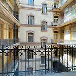 Lovely 3-Bedroom In Downtown With Modern Design And Ac
