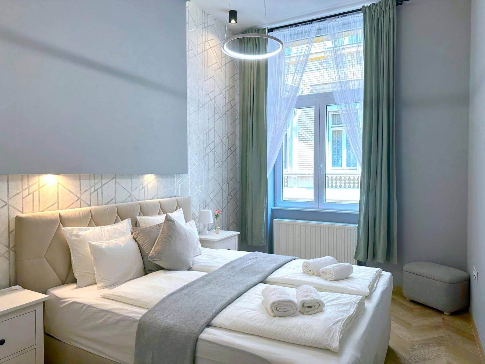 Lovely 3-bedroom In Downtown With Modern Design And Ac Boedapest