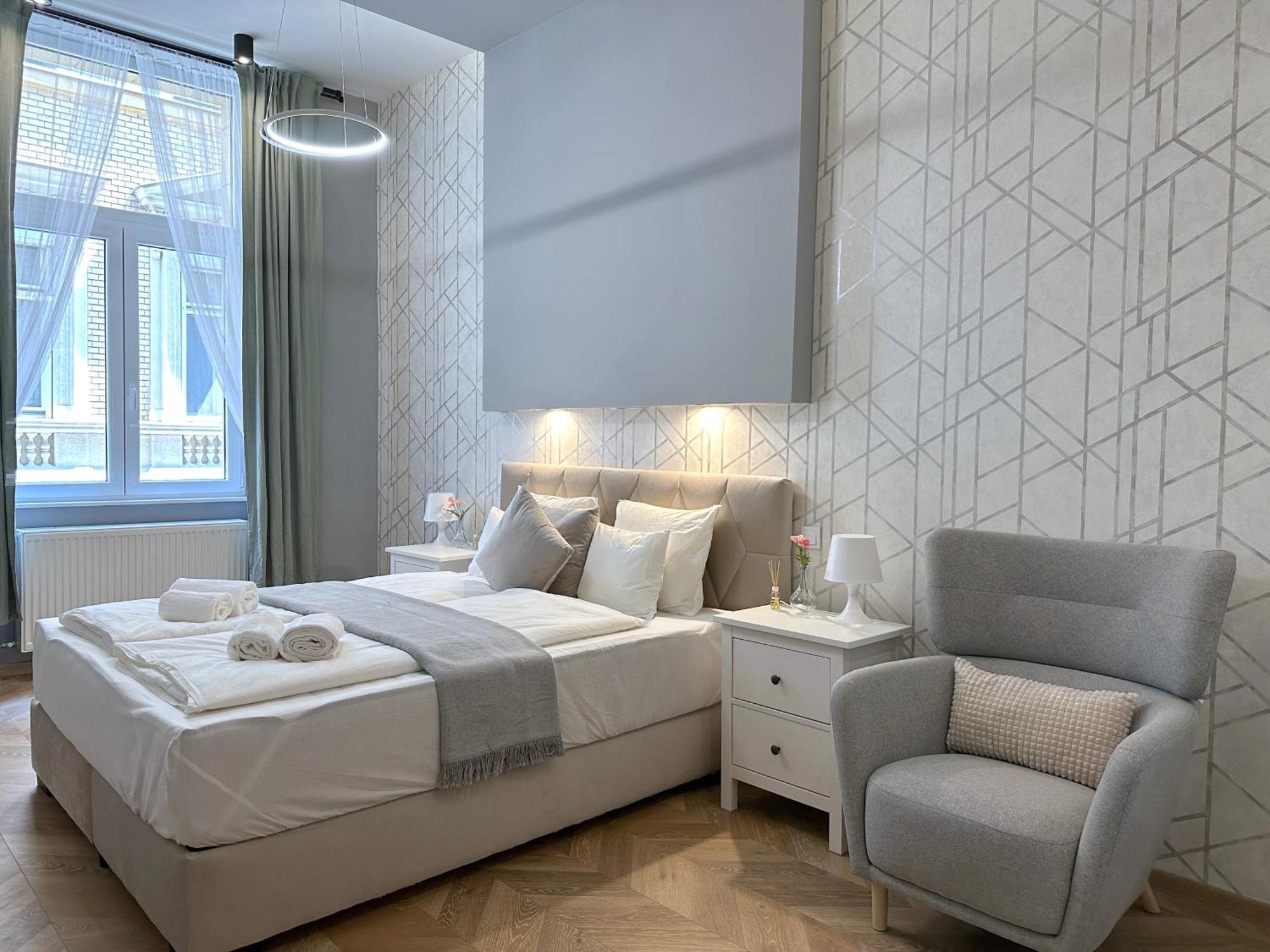 Appartement Lovely 3-bedroom In Downtown With Modern Design And Ac Boedapest