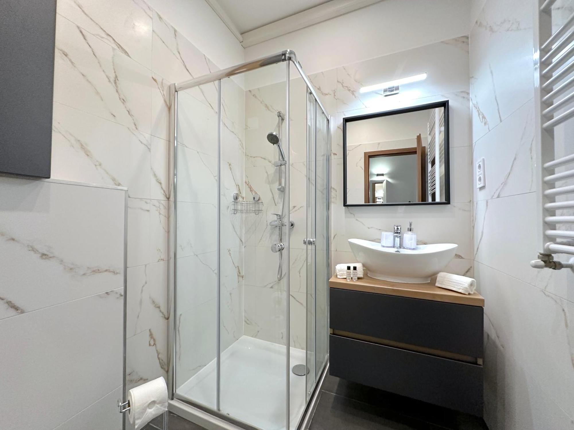 Lovely 3-bedroom In Downtown With Modern Design And Ac Appartement *